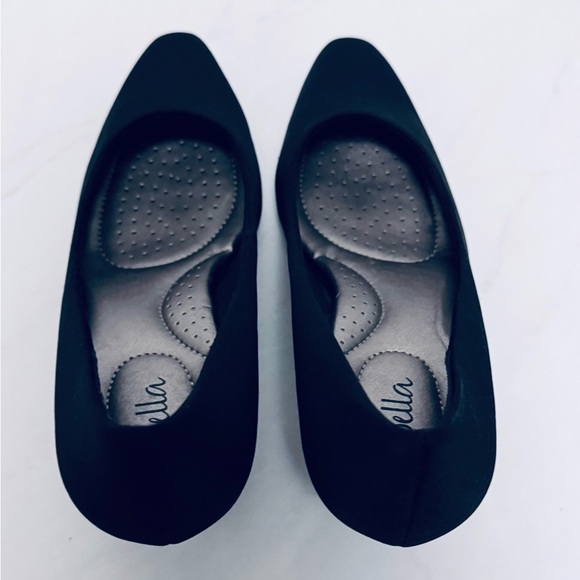 Abella Black Women's Flats - Picture 8 of 8